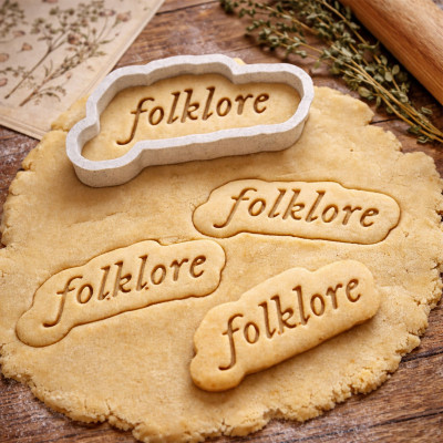 Emporte-pièce & Tampon Folklore 2-en-1 – Signature Manuscrite | The Delirium Workshop