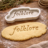 Emporte-pièce & Tampon Folklore 2-en-1 – Signature Manuscrite | The Delirium Workshop