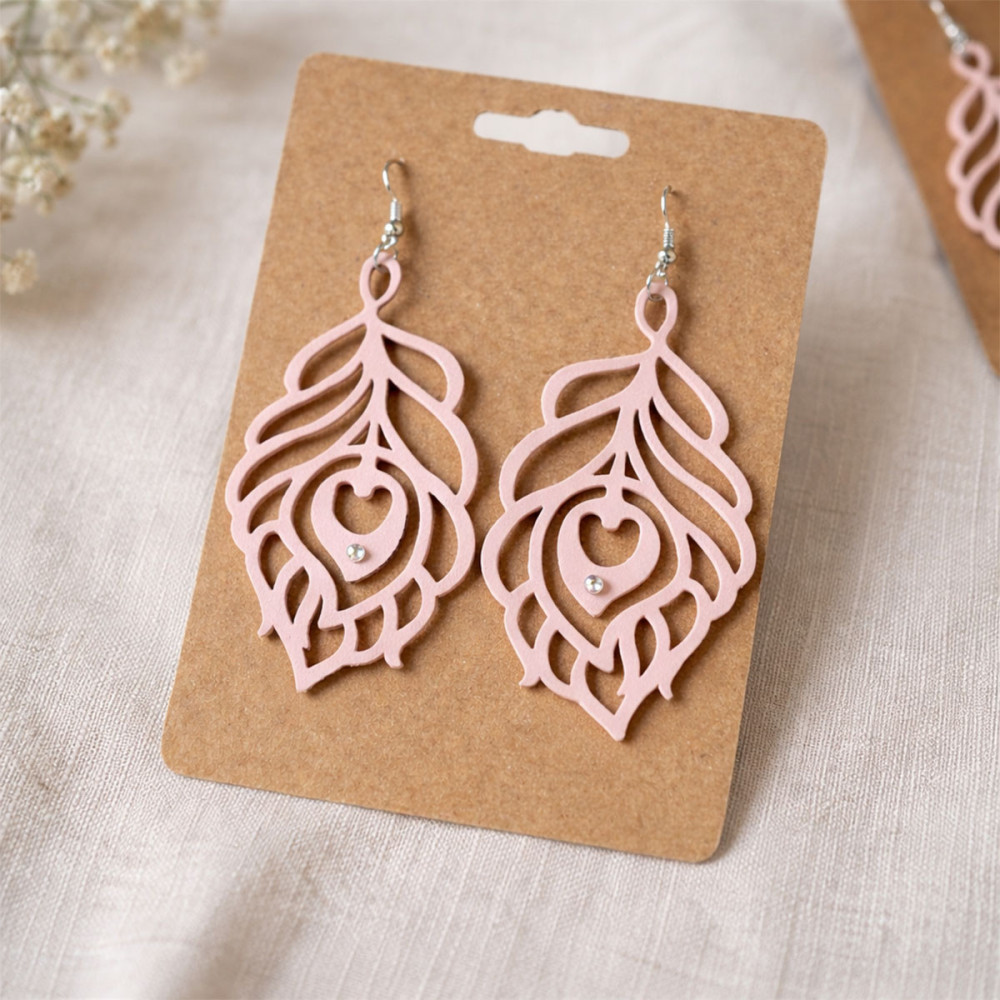 Boucles d’oreilles plume cœur en simili cuir – légères, sans nickel